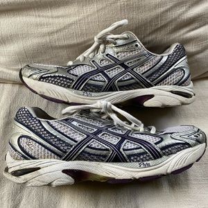 ASICS GT 2150 WOMANS size 6